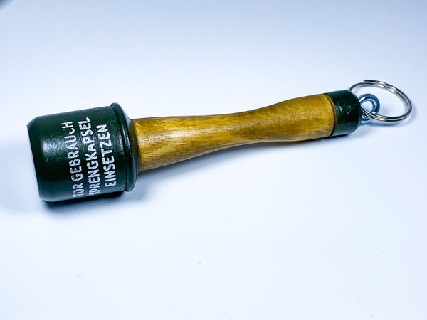 Schlüsselanhänger, Stielhandgranate ca.12cm Holz